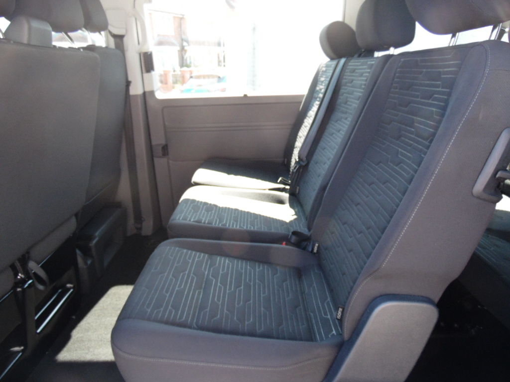Volkswagen Transporter Shuttle Se Swb 150 Ps 2.0 Tdi 7Sp Dsg Grey #14
