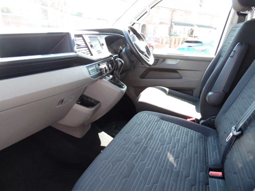 Volkswagen Transporter Shuttle Se Swb 150 Ps 2.0 Tdi 7Sp Dsg Grey #15