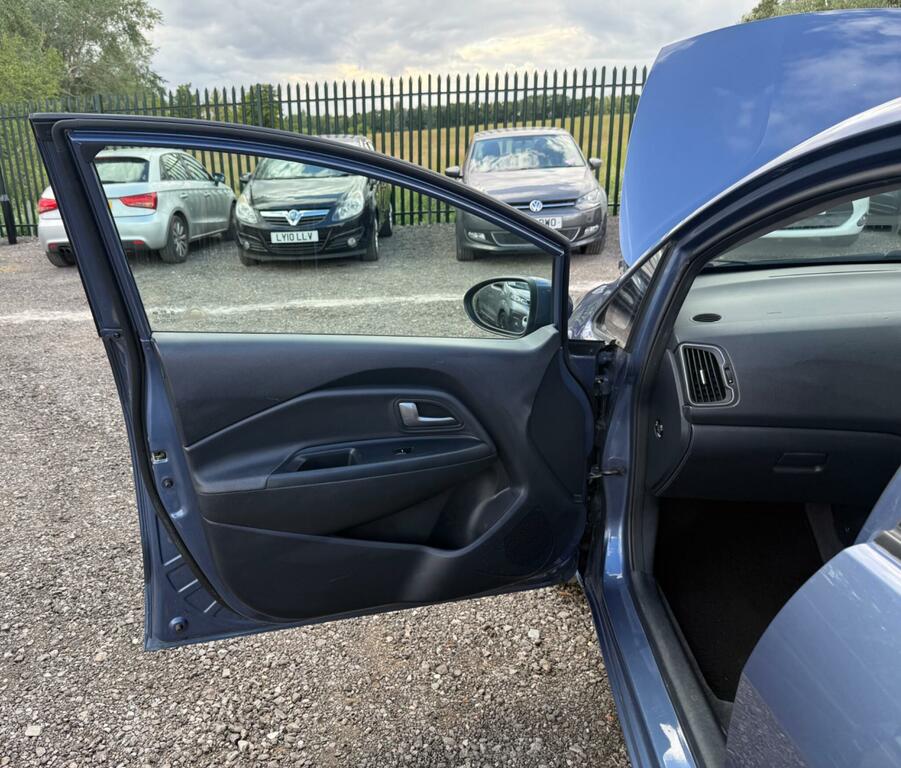 Kia RIO 1.25 1 Hatchback Euro 6 84 Bhp White #37