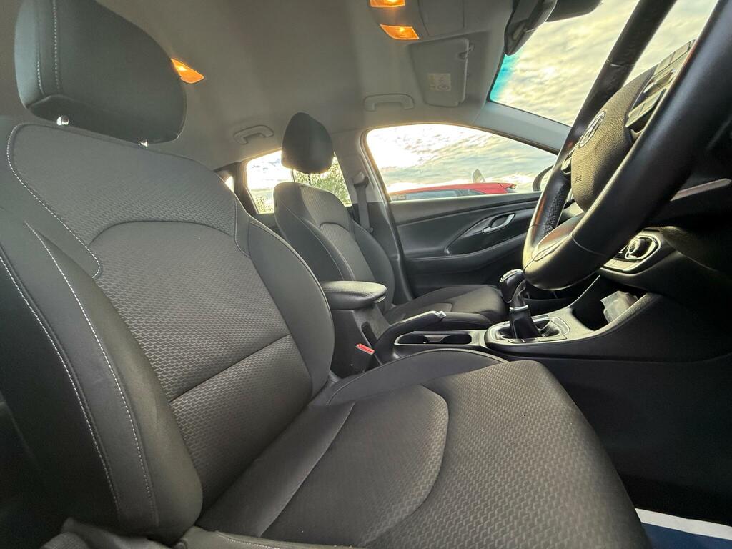 Hyundai I30 1.4L T-gdi Se Nav 139 Bhp Blue #48