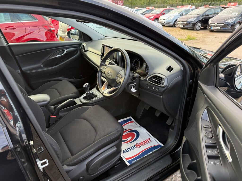 Hyundai I30 1.4L T-gdi Se Nav 139 Bhp Blue #19