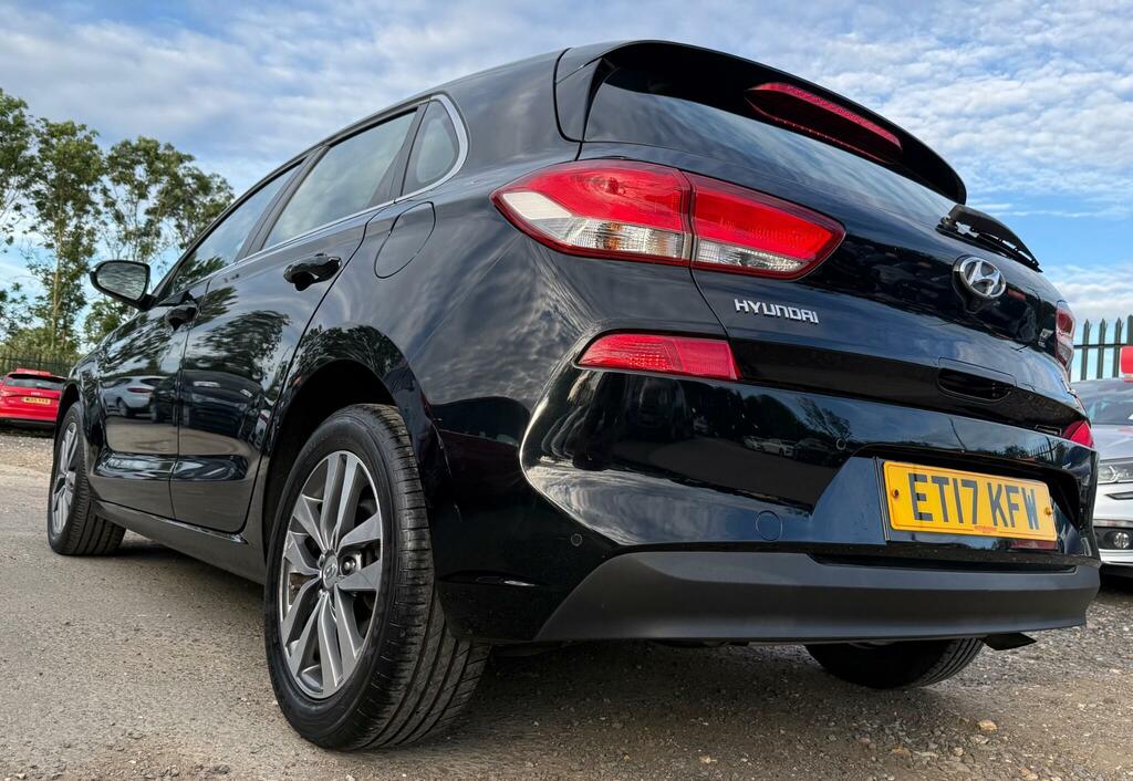 Hyundai I30 1.4 T-gdi Blue Drive Se Nav Euro 6 Ss Black #4