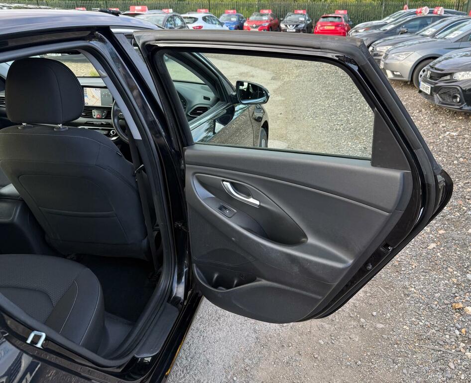 Hyundai I30 1.4L T-gdi Se Nav 139 Bhp Blue #31