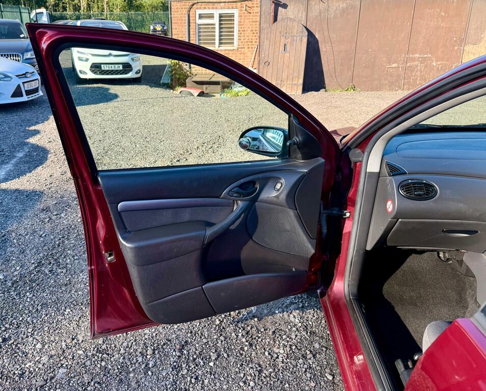 Ford Focus 1.8 Ghia Genuine 62000 Miles From New Silver #24