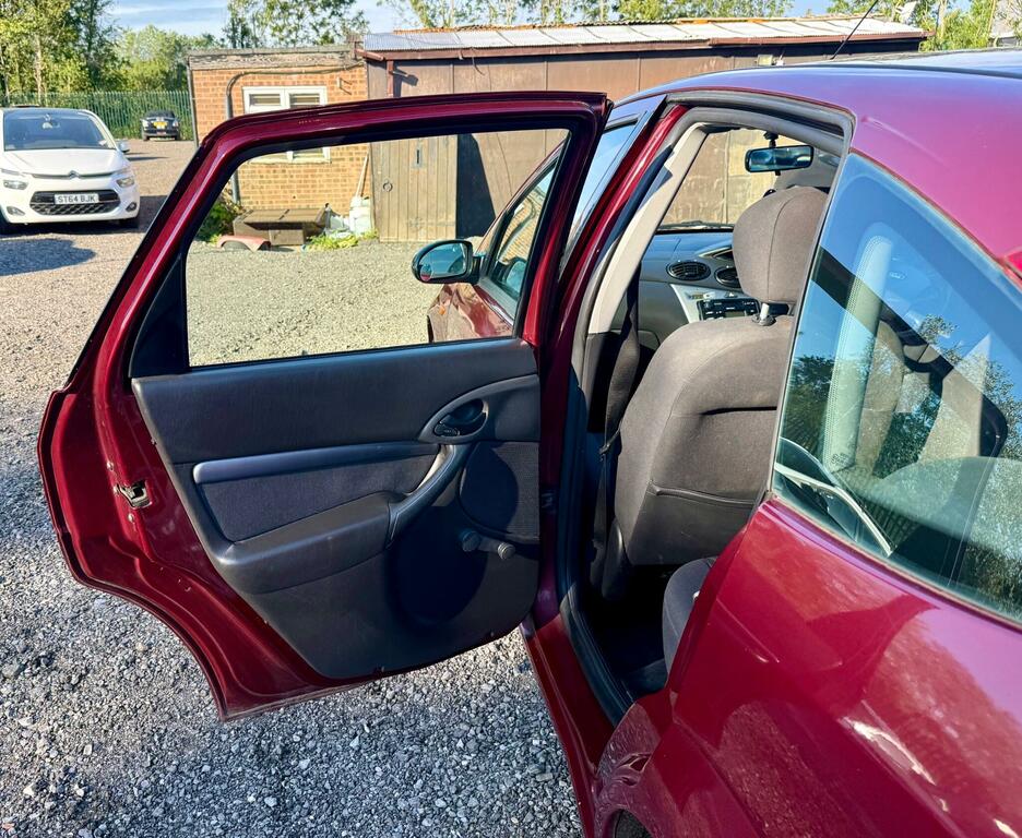 Ford Focus 1.8 Ghia Genuine 62000 Miles From New Silver #25