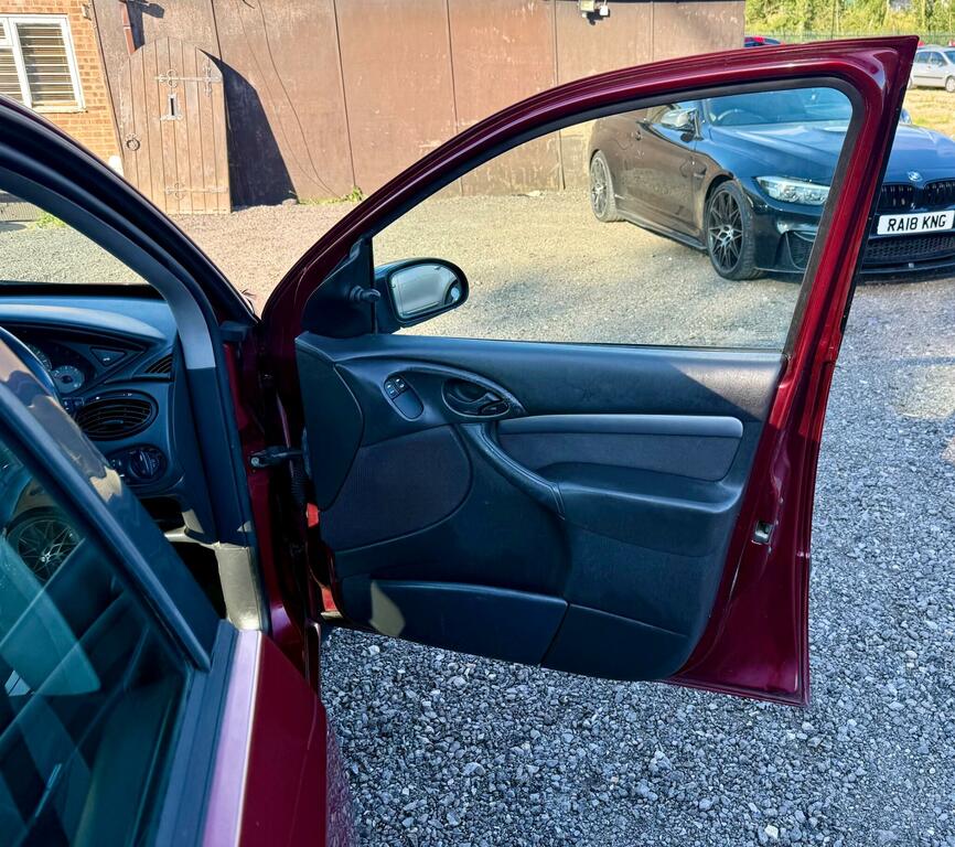 Ford Focus 1.8 Ghia Genuine 62000 Miles From New Silver #44