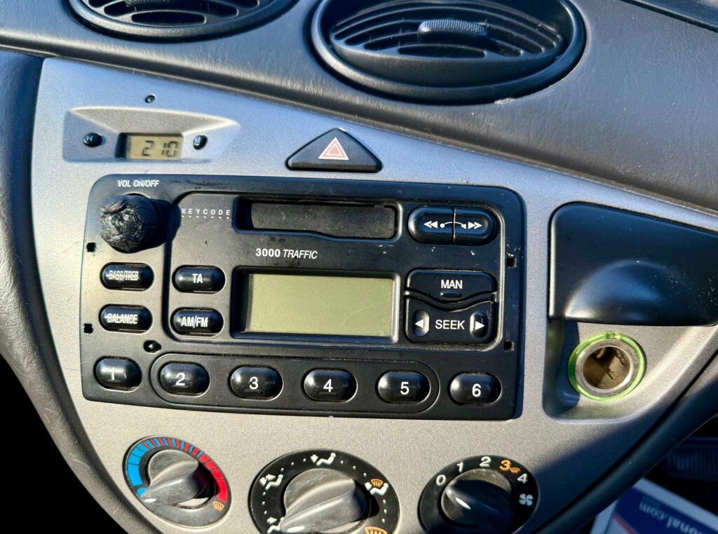 Ford Focus 1.8 Ghia Genuine 62000 Miles From New Silver #49