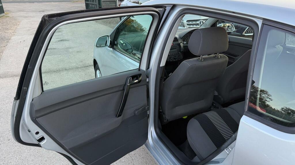Volkswagen Polo Match 5-Door Silver #39