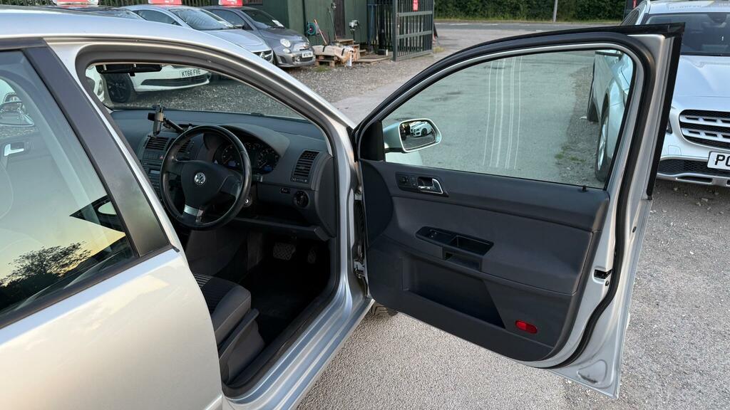 Volkswagen Polo Match 5-Door Silver #41