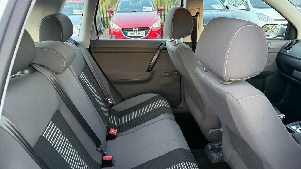 Volkswagen Polo Match 5-Door Silver #36