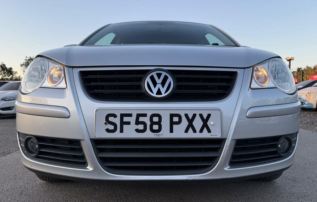 Volkswagen Polo Match 5-Door Silver #2