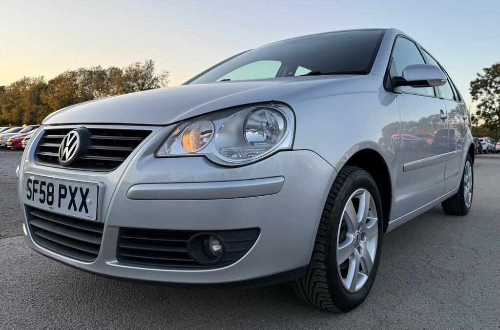 Volkswagen Polo Match 5-Door Silver #3