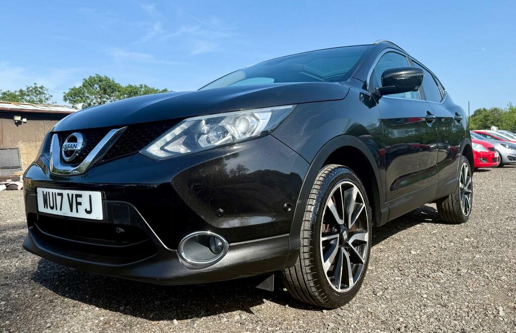 Nissan Qashqai Tekna Black #3
