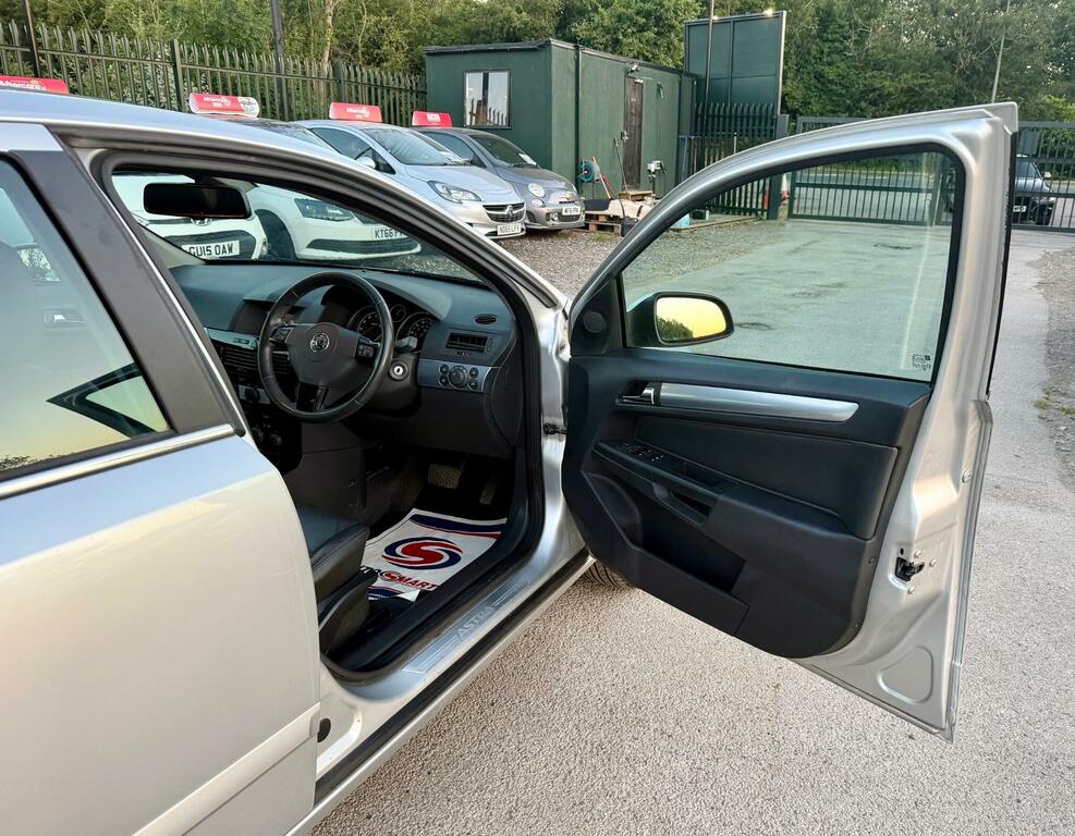 Vauxhall Astra Hatchback Blue #29
