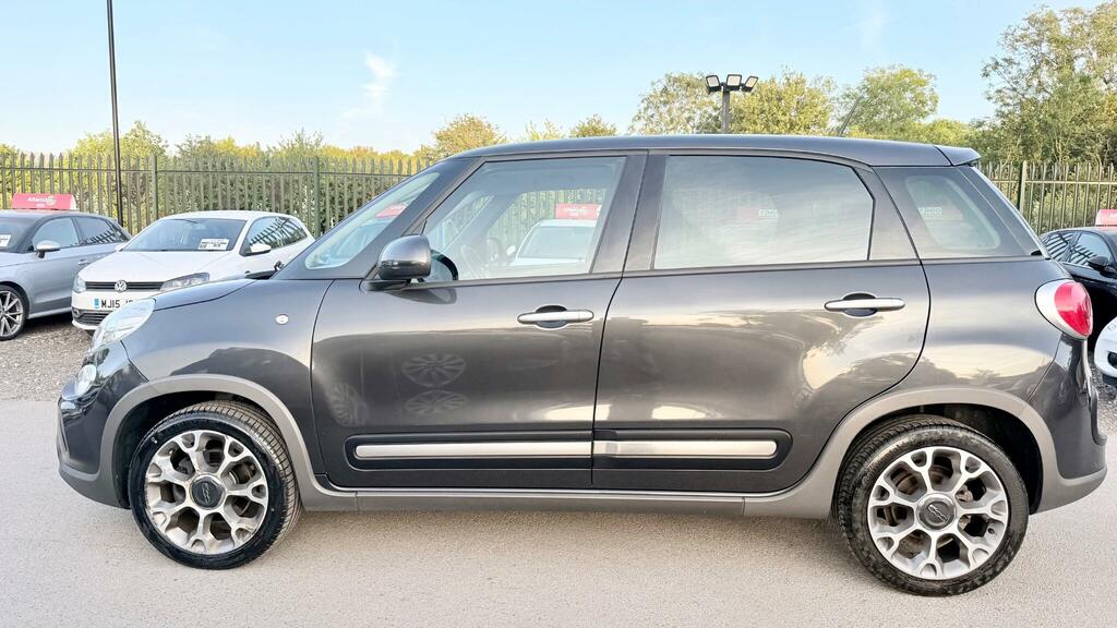 Fiat 500L Lounge Red #10