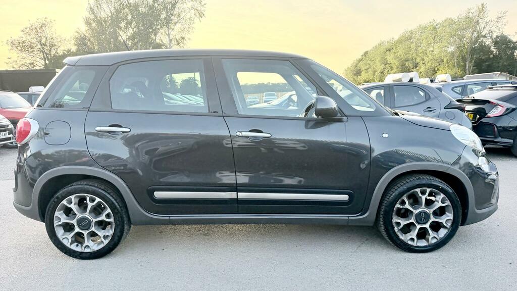 Fiat 500L Lounge Red #13
