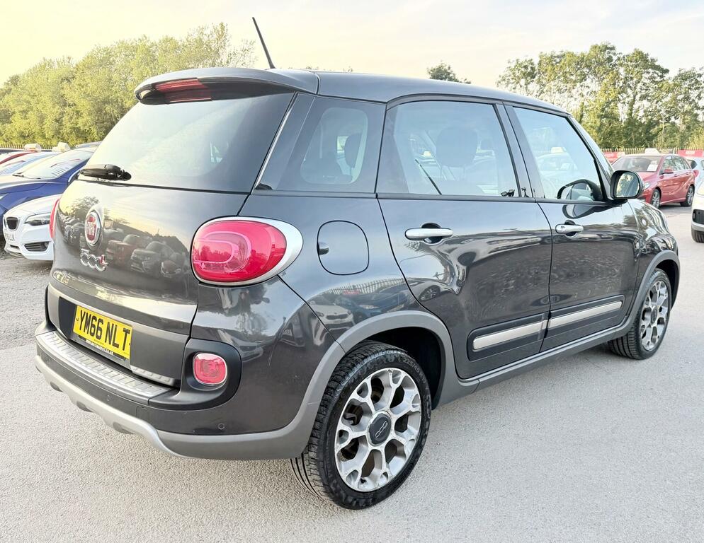 Fiat 500L Lounge Red #15