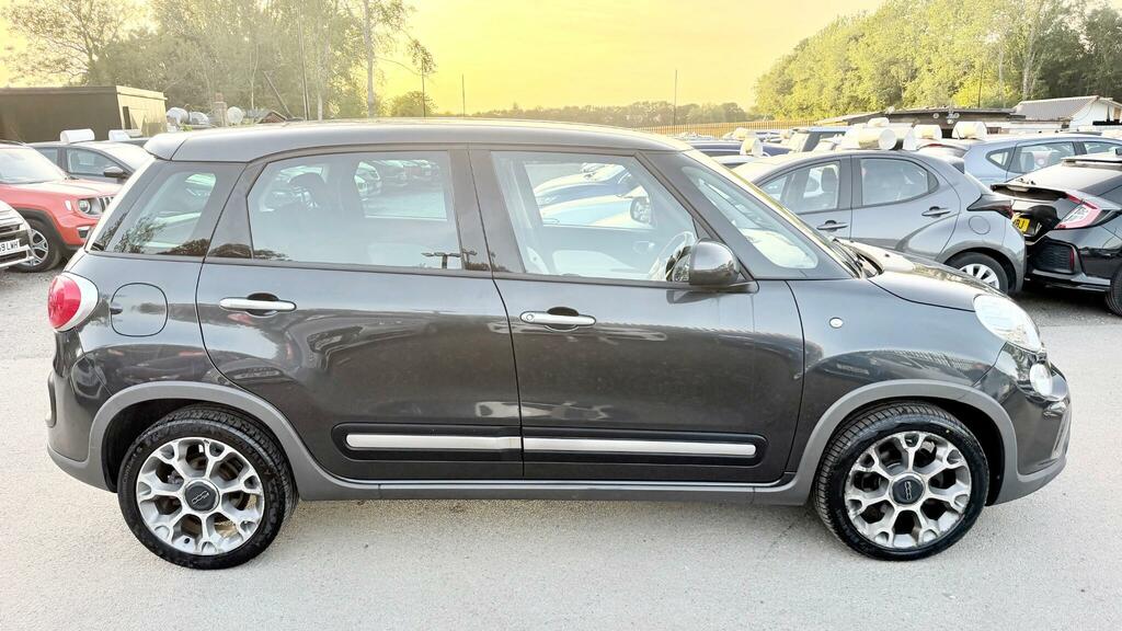 Fiat 500L Lounge Red #14