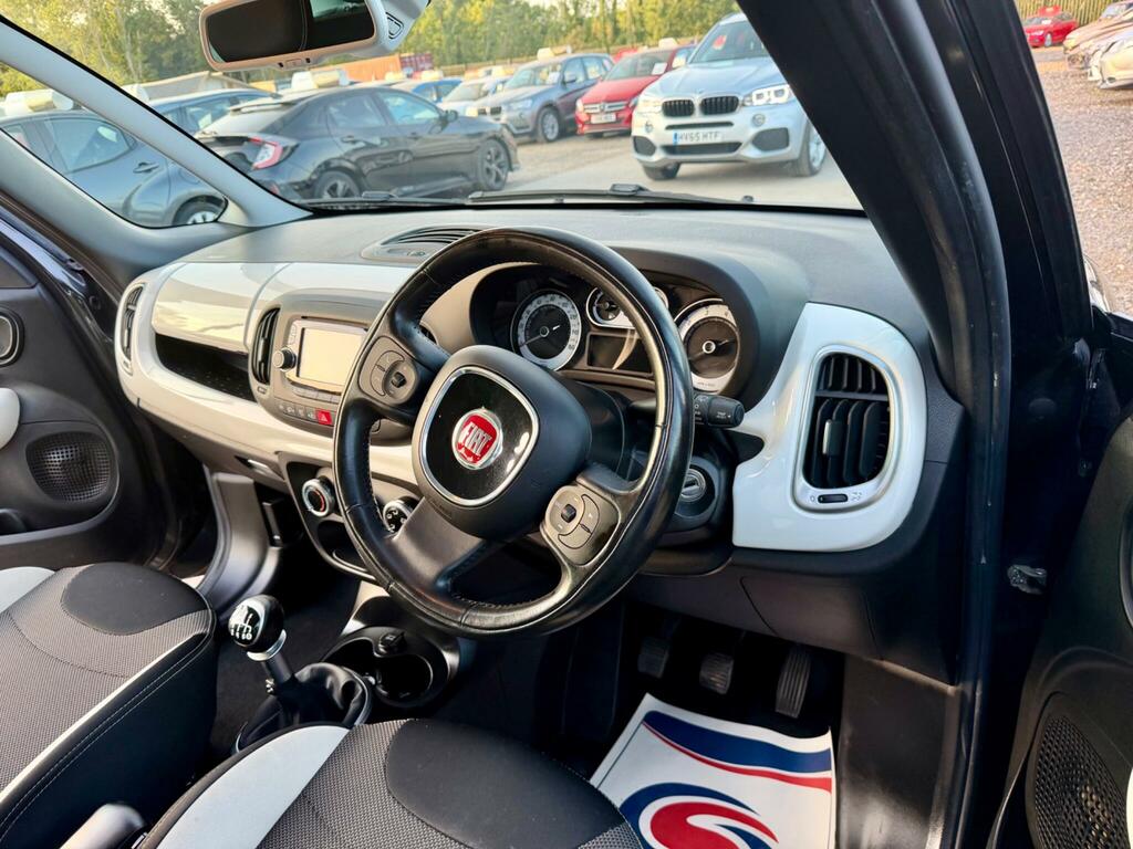 Fiat 500L Lounge Red #19