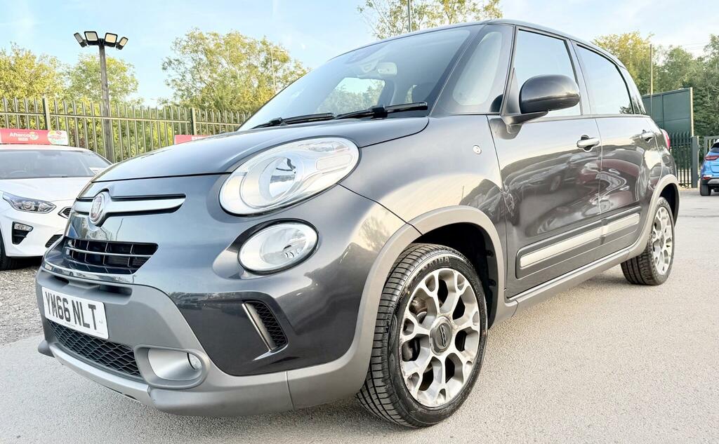 Fiat 500L Lounge Red #8