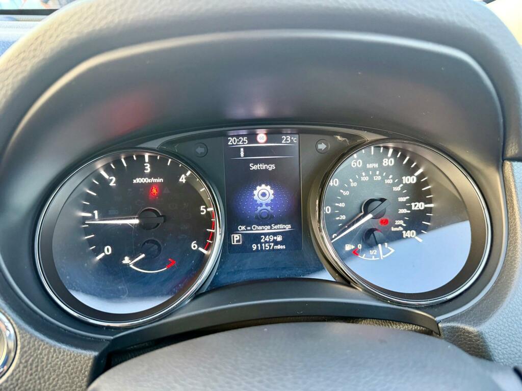Nissan X-Trail Tekna Silver #42