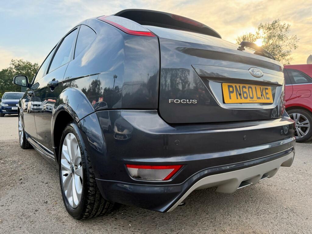 Ford Focus Zetec 5-Door Silver #8