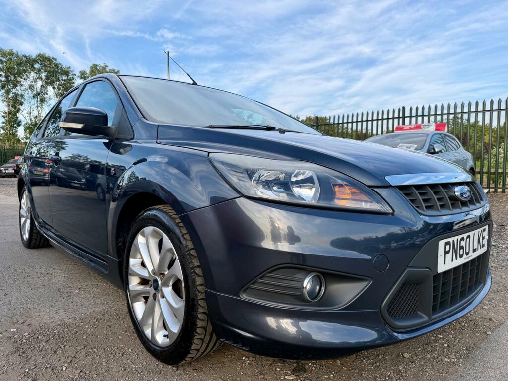 Ford Focus Zetec 5-Door Silver #1