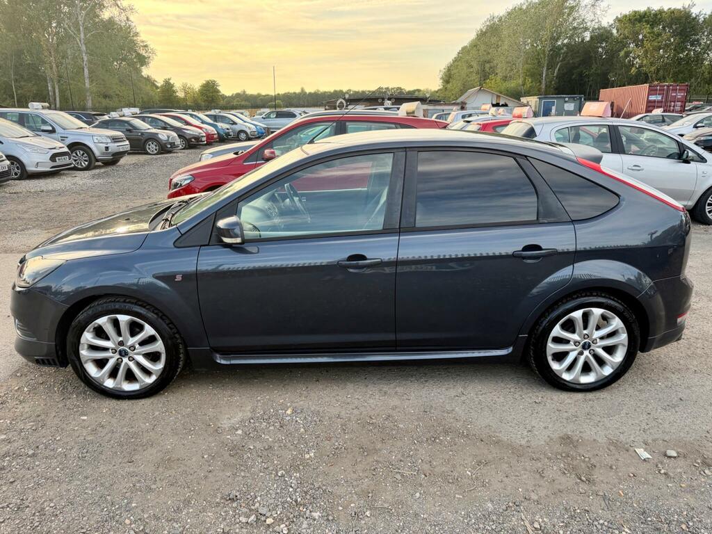 Ford Focus Zetec 5-Door Silver #9