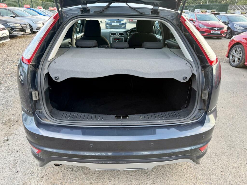 Ford Focus Zetec 5-Door Silver #38