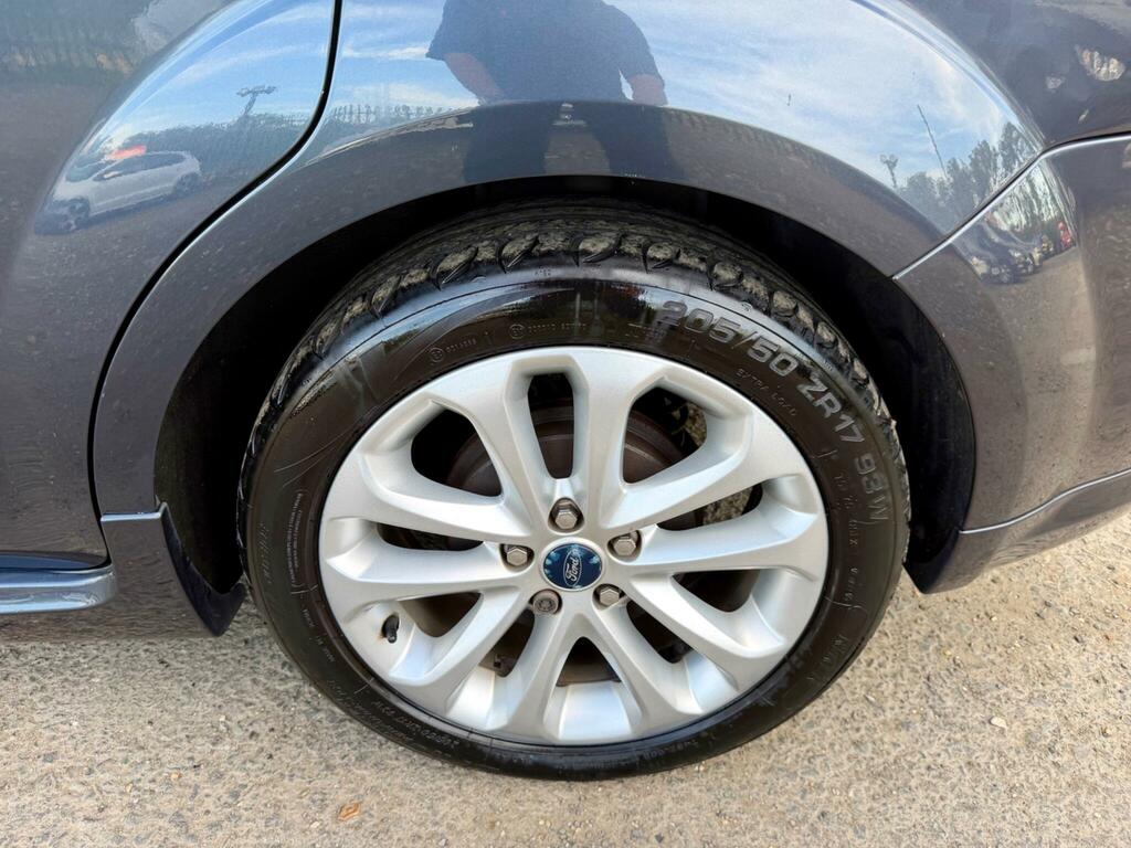 Ford Focus Zetec 5-Door Silver #28