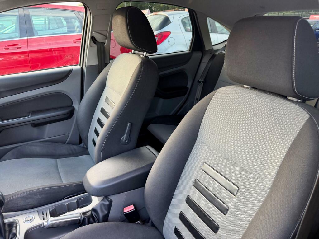 Ford Focus Zetec 5-Door Silver #39