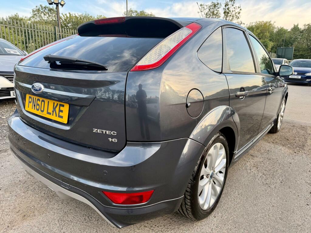 Ford Focus Zetec 5-Door Silver #14