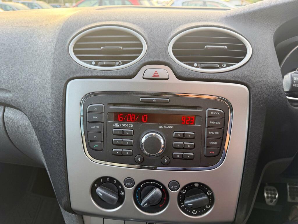 Ford Focus Zetec 5-Door Silver #35