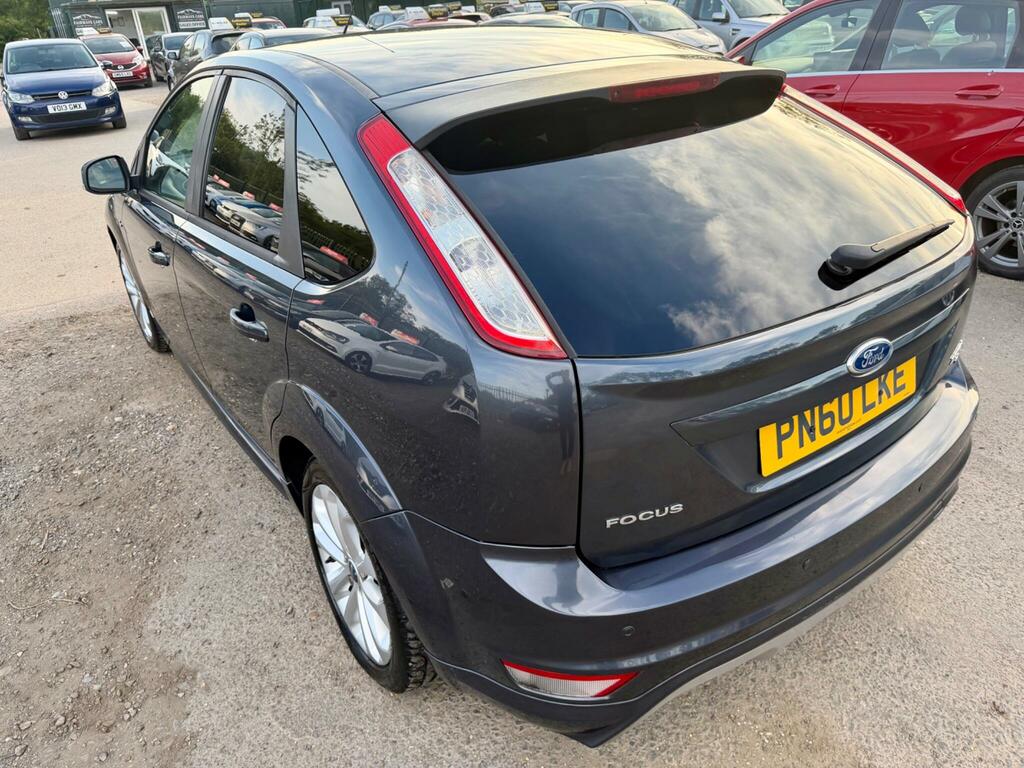 Ford Focus Zetec 5-Door Silver #4