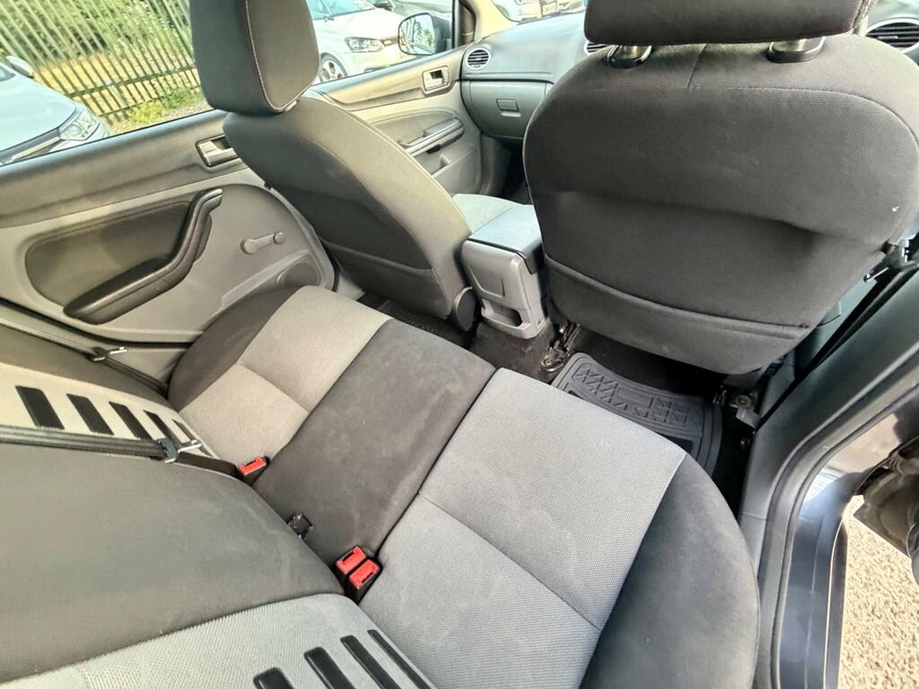 Ford Focus Zetec 5-Door Silver #22