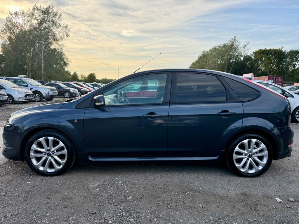 Ford Focus Zetec 5-Door Silver #10