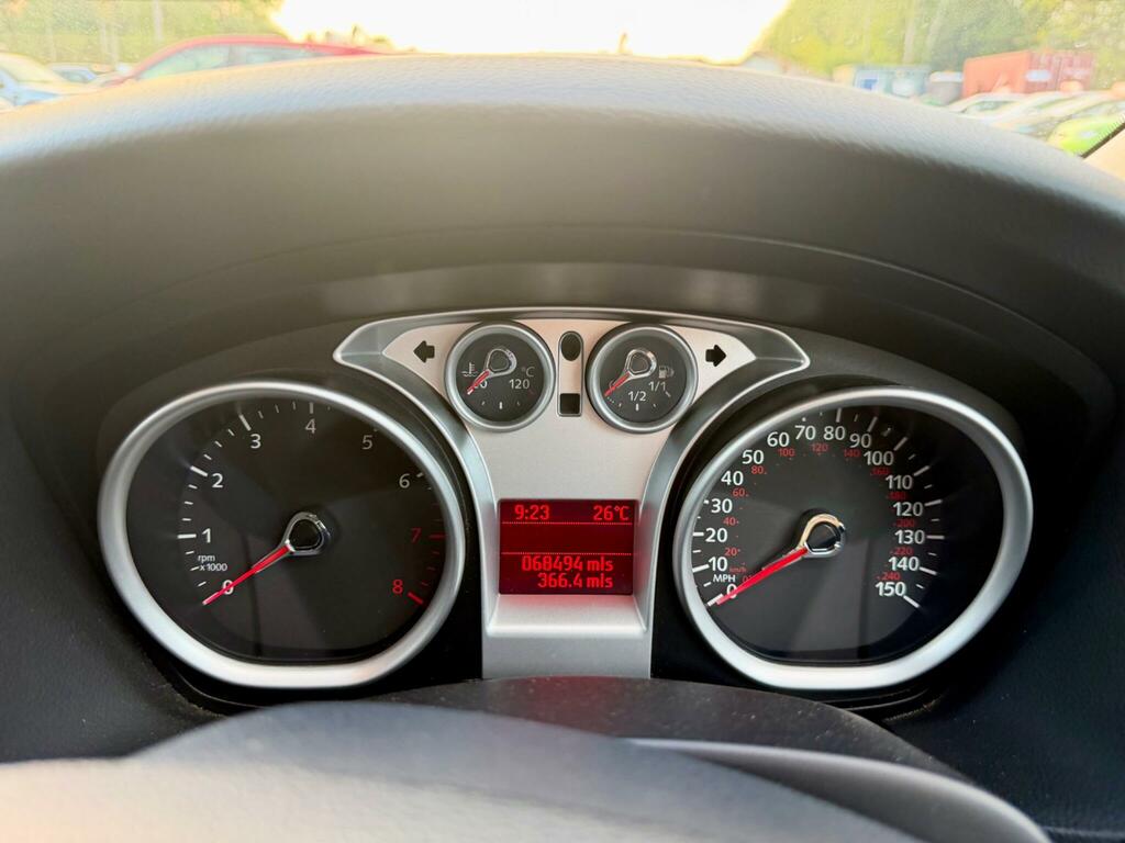 Ford Focus Zetec 5-Door Silver #36