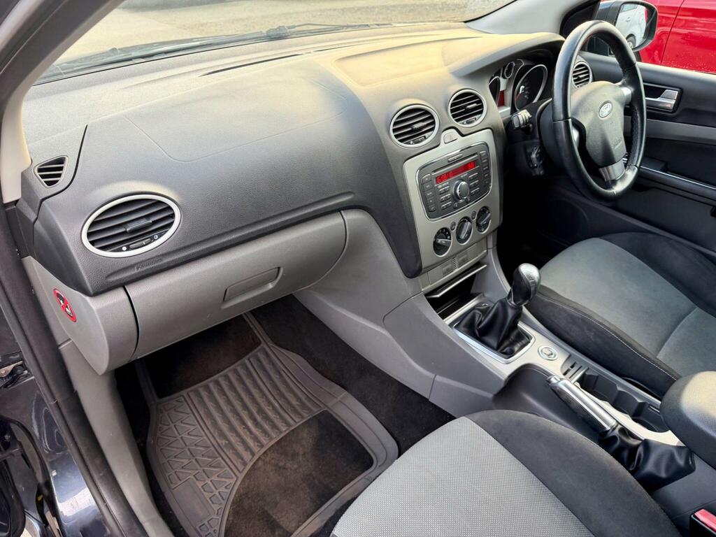 Ford Focus Zetec 5-Door Silver #15