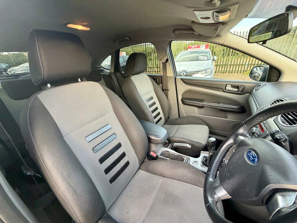 Ford Focus Zetec 5-Door Silver #19