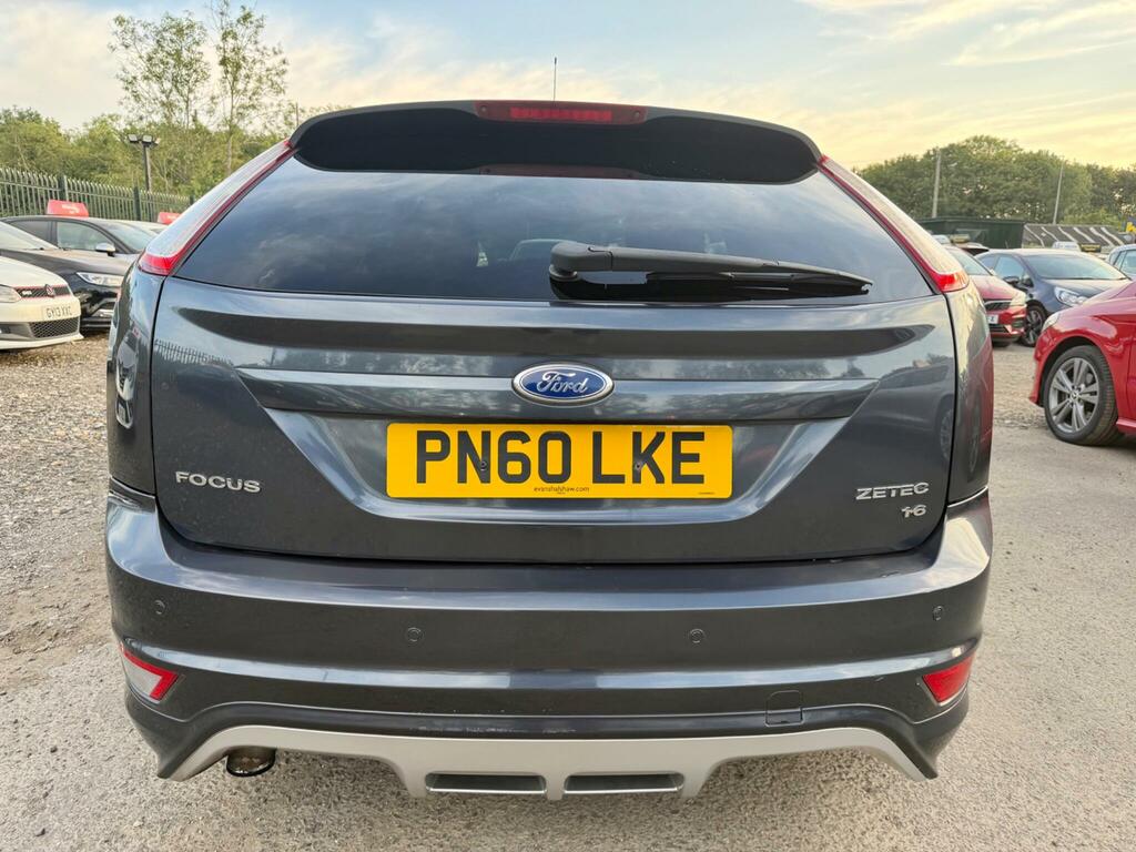 Ford Focus Zetec 5-Door Silver #11