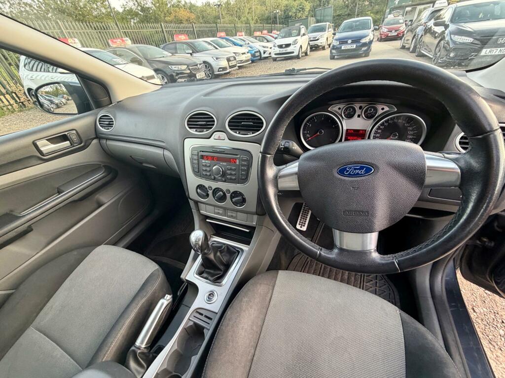 Ford Focus Zetec 5-Door Silver #16