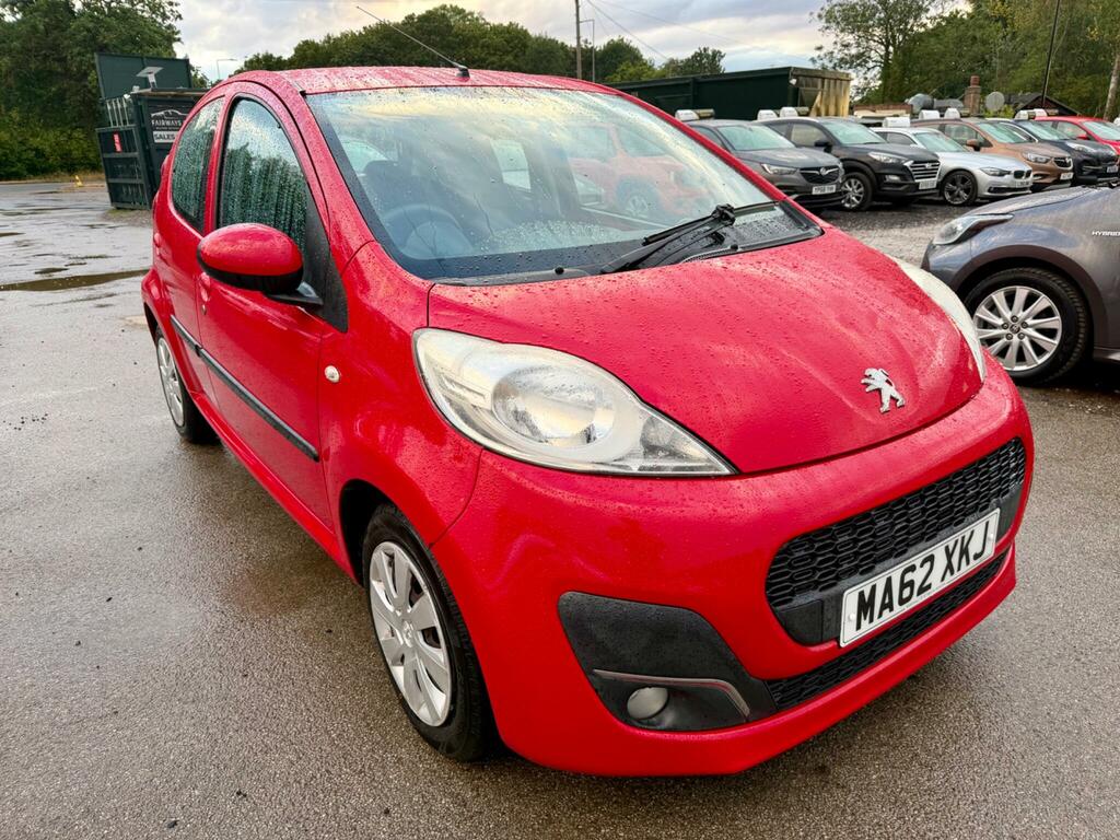 Peugeot 107 Active Red #5