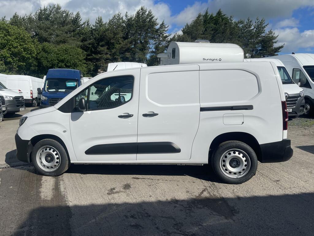 Vauxhall Combo 1.5 Turbo D 2300 Prime XL Crew Van Double Cab 6Dr DN24ZXY White #4