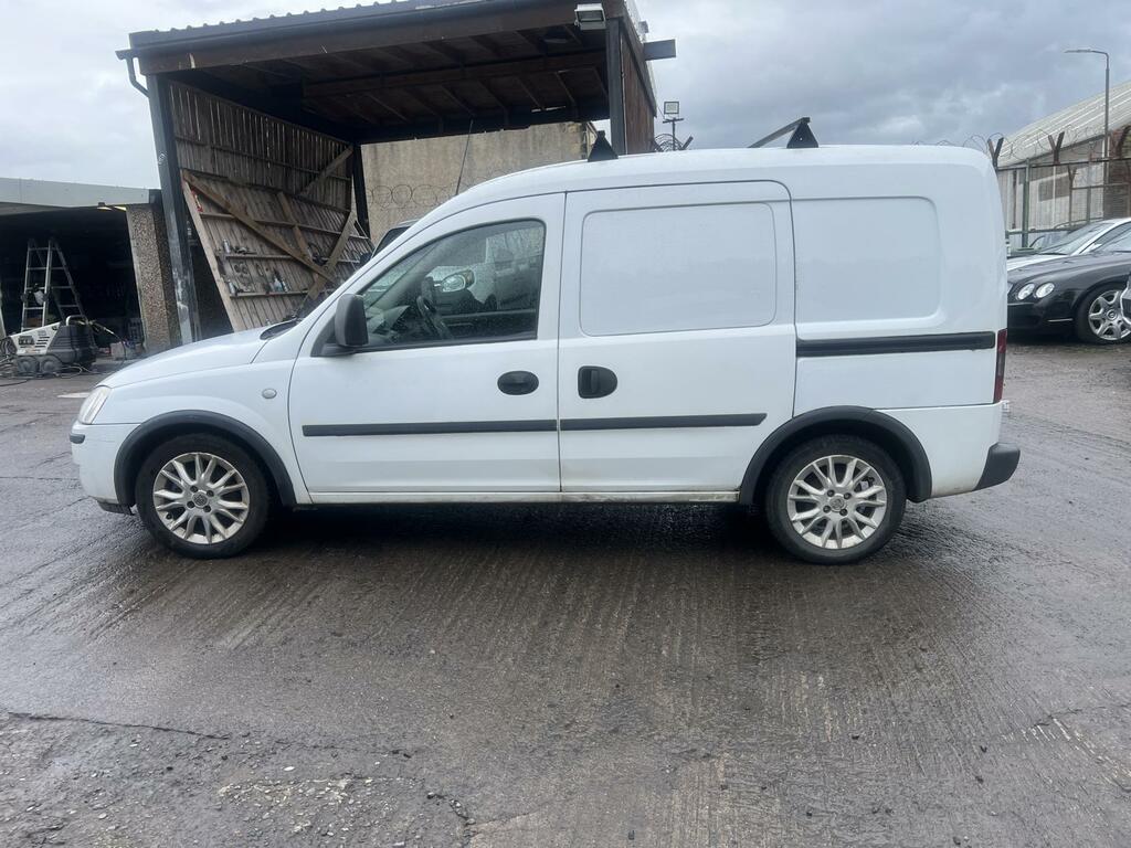 Vauxhall Combo Se White #3