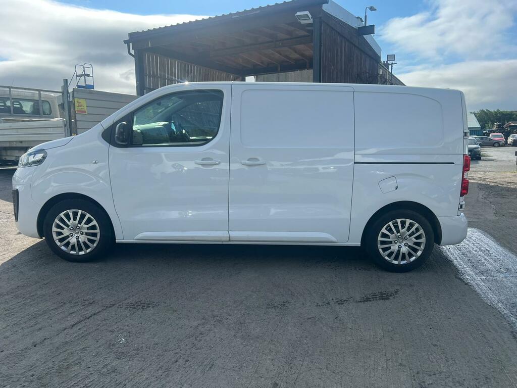 Vauxhall Vivaro 1.5 Turbo D 2700 Pro Panel Van 6Dr L White