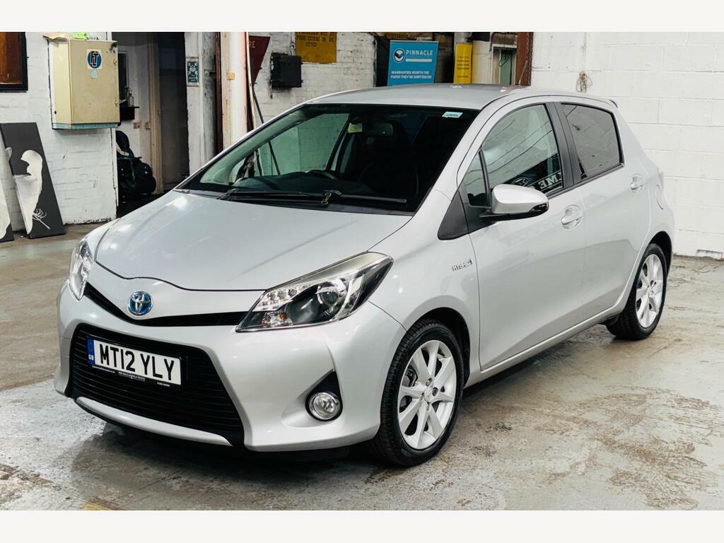 Toyota Yaris Toyota Hatchback 1.33 Vvt-i Tr Multidrive S Grey #3