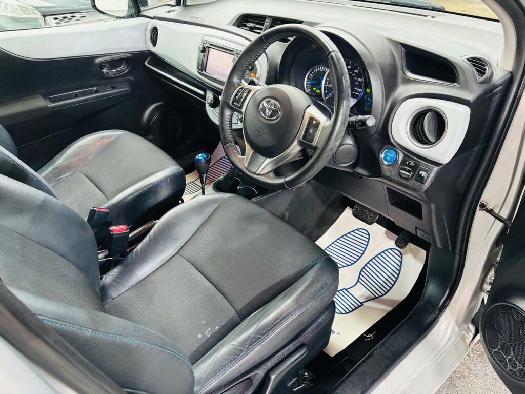 Toyota Yaris Toyota Hatchback 1.33 Vvt-i Tr Multidrive S Grey #9