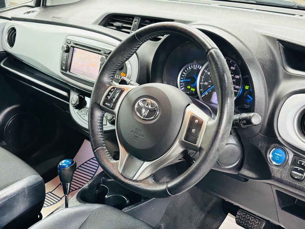 Toyota Yaris Toyota Hatchback 1.33 Vvt-i Tr Multidrive S Grey #10