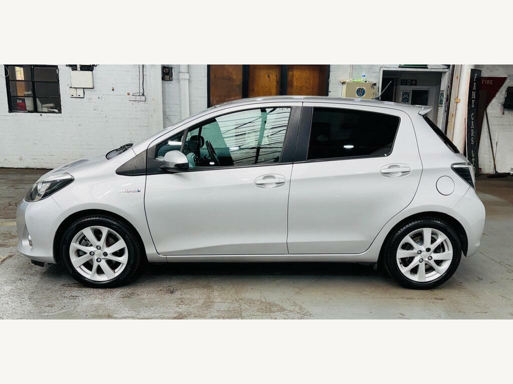 Toyota Yaris Toyota Hatchback 1.33 Vvt-i Tr Multidrive S Grey #8
