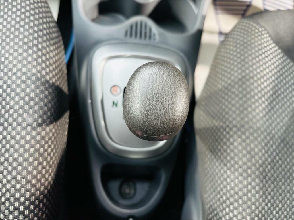 Toyota Aygo Hatchback Silver #17